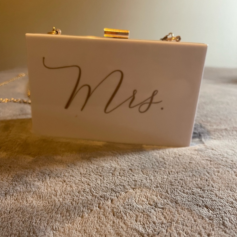 MRS white clutch purse - Picture 4 of 4